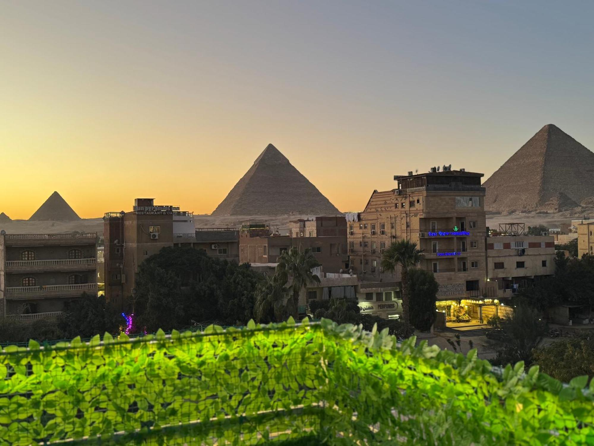 Nefertiti Pyramids View 호텔 카이로 외부 사진