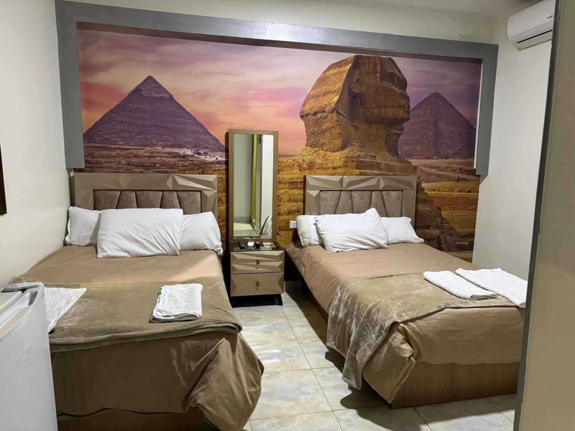 Nefertiti Pyramids View 호텔 카이로 외부 사진