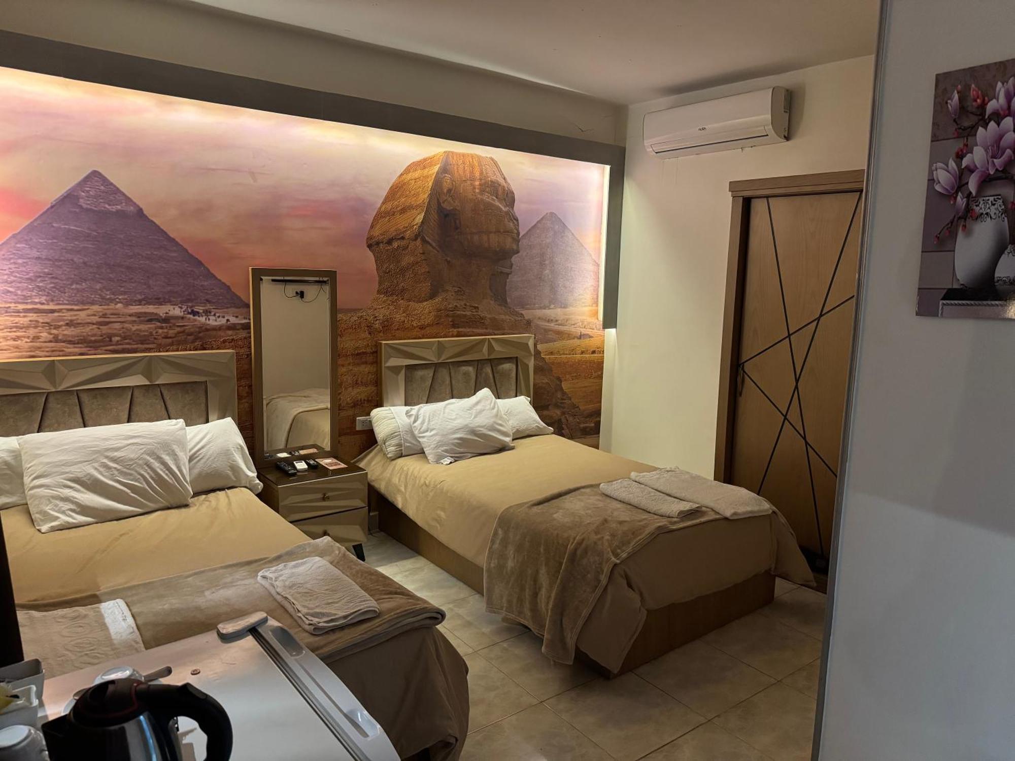 Nefertiti Pyramids View 호텔 카이로 외부 사진